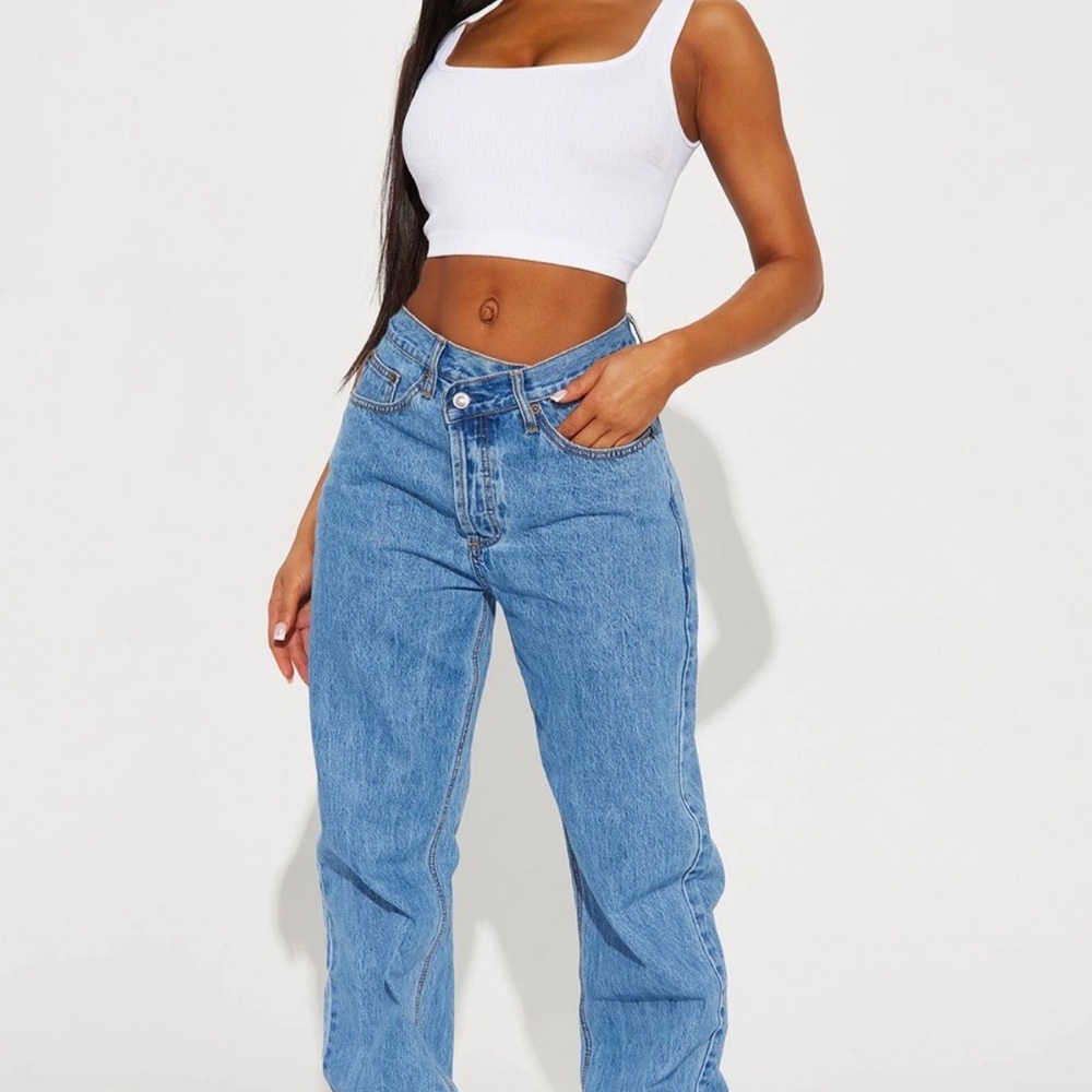 Blue Straight Leg Jeans with Vintage-Inspired Wash